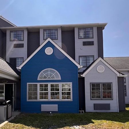Blisspoint Inn & Suites, Northwood Exterior foto
