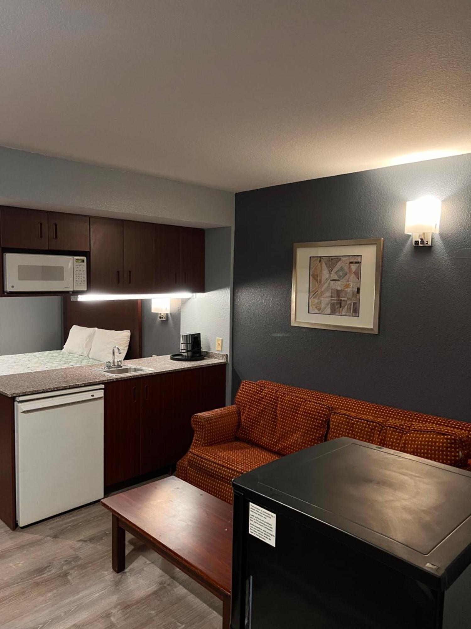 Blisspoint Inn & Suites, Northwood Exterior foto